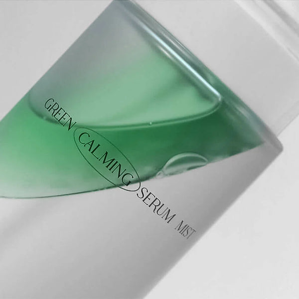 Ādu nomierinošs izsmidzināmais serums ar Noni ogām un Āzijas centellu Dr. Althea Free Moment Green Calming Serum Mist