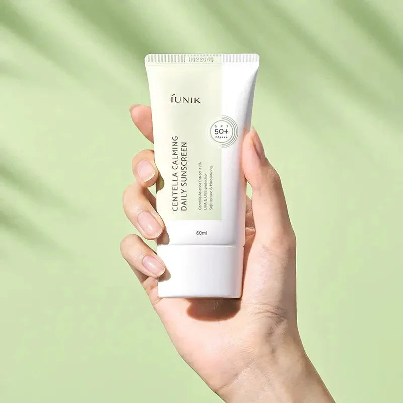 Nomierinošs saules aizsargkrēms ar Āzijas centellu iUNIK Centella Calming Daily Sunscreen